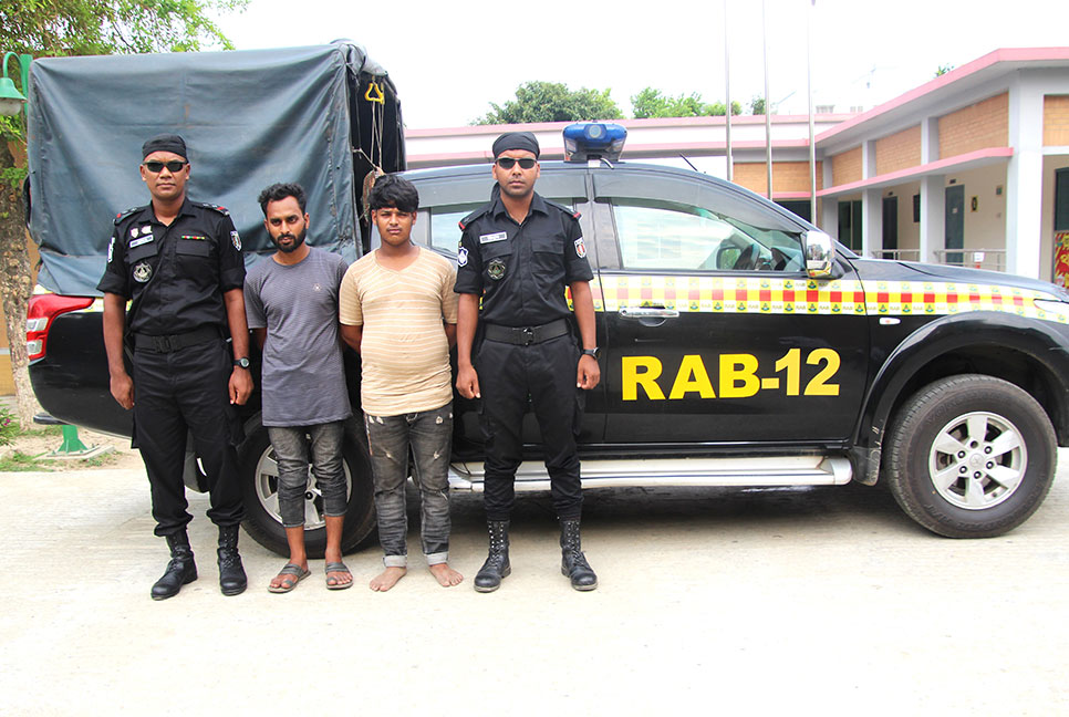 সিরাজগঞ্জে গাঁজাসহ আটক ২