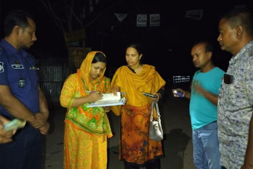 পাবনায় কৃষি জমির মাটি উত্তোলন করায় জরিমানা