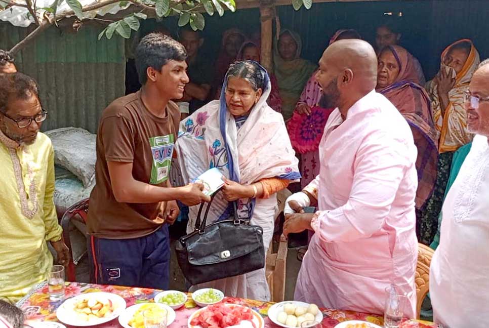 বগুড়ায় সেই সেরা ছাত্রের পড়াশোনার দ্বায়িত্ব নিলেন এমপি 