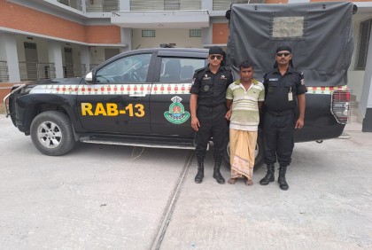 চিকিৎসার নামে বাড়িতে ডেকে গৃহবধূকে ধর্ষণ, কবিরাজ গ্রেফতার