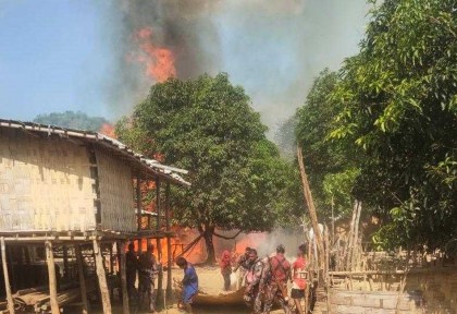 থানচির থুইসাপাড়ায় ভয়াবহ অগ্নিকাণ্ড, আগুন নিয়ন্ত্রণে এনেছে বিজিবি