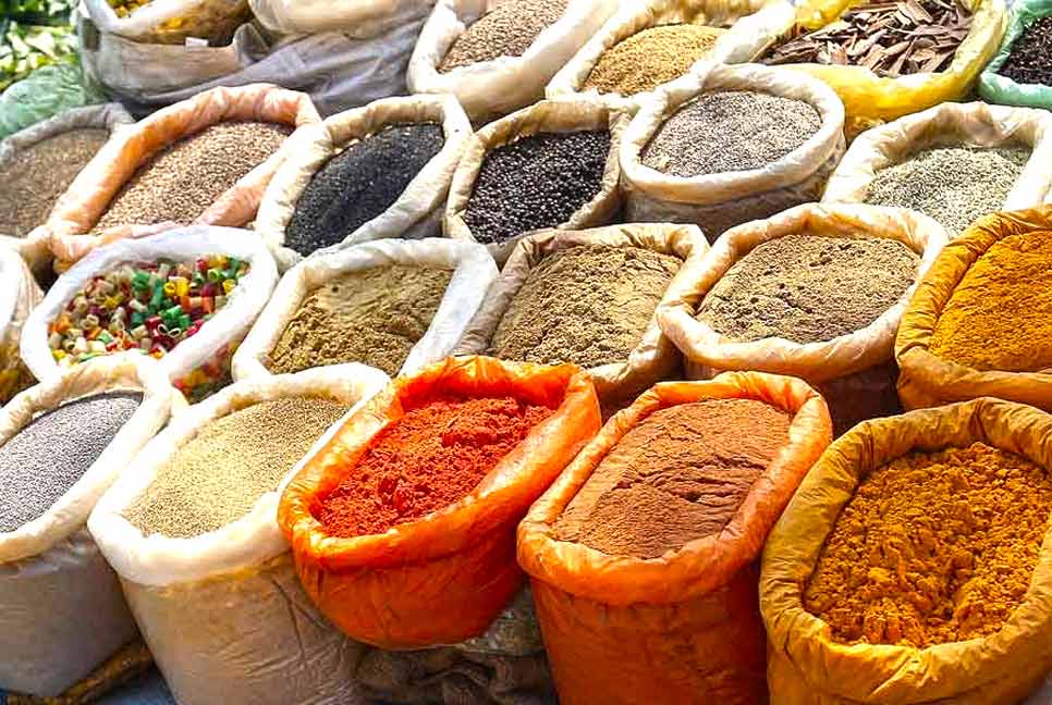 ভারতের মশলা নিয়ে কেন এত বিতর্ক?
