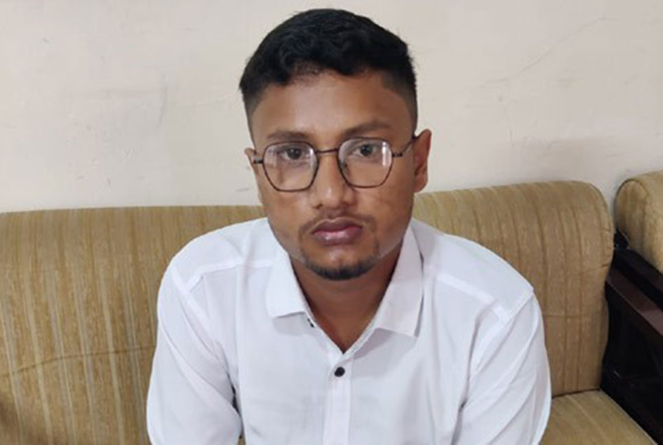 স্বাস্থ্য সহকারী পরীক্ষায় প্রক্সি দিতে এসে ধরা