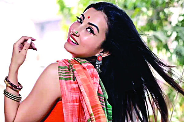 মনামীর প্রশংসা