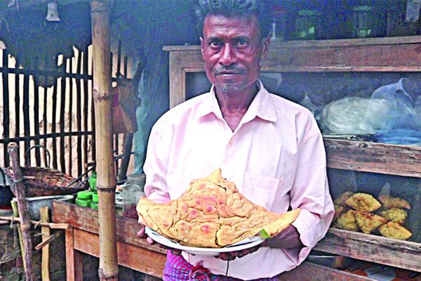 দুই কেজির শিঙাড়ায় মুগ্ধ ভোজনরসিকরা