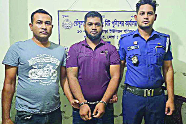 সাভারে কুকুরের সঙ্গে রিকশাচালককে শিকলে বেঁধে নির্যাতন
