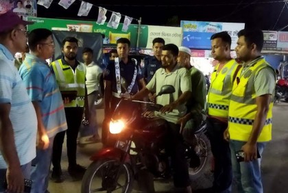 মোরেলগঞ্জে মোটরসাইকেল চালকেদের সচেতন করতে অভিযান 