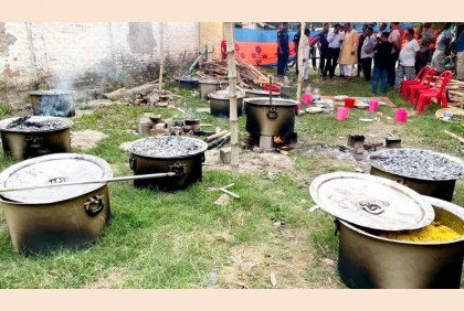 চেয়ারম্যান প্রার্থীর আচরণবিধি লঙ্ঘন, ৭ পাতিল খিচুড়ি জব্দ
