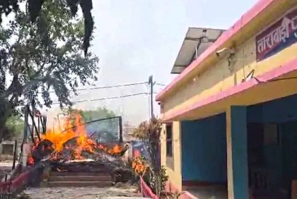 বিহারে পুলিশ হেফাজতে স্বামী-স্ত্রীর মৃত্যু : থানায় আগুন উত্তেজিত জনতার