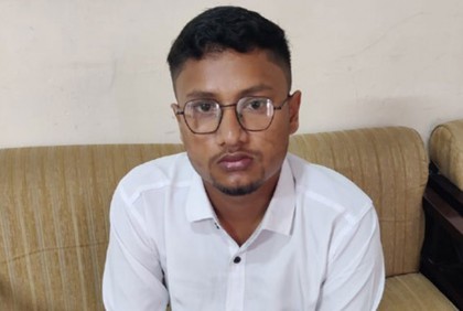 স্বাস্থ্য সহকারী পরীক্ষায় প্রক্সি দিতে এসে ধরা