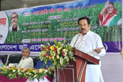 ‌‘সোনালি আঁশের আভিজাত্য ফিরিয়ে আনতে চান প্রধানমন্ত্রী’

