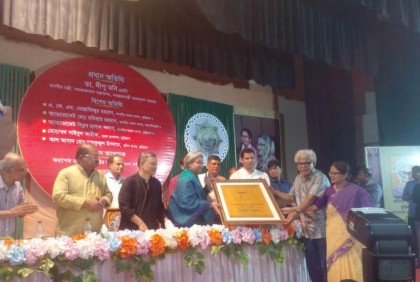 কুড়িগ্রামে ‘উত্তরবঙ্গ জাদুঘর’ পরিদর্শন করলেন দীপু মনি

