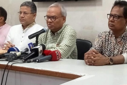 আমরা একটা শূন্য গহ্বরের ভেতর বাস করছি: রিজভী