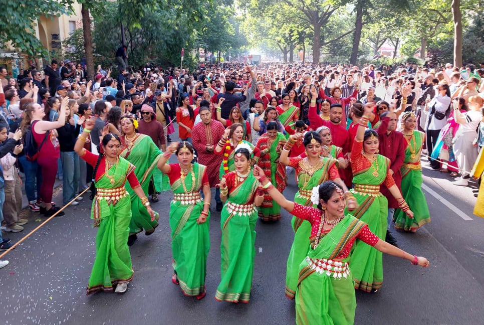 জার্মানির ঐতিহ্যবাহী পথ সাংস্কৃতিক উৎসবে বর্ণিল বাংলাদেশ