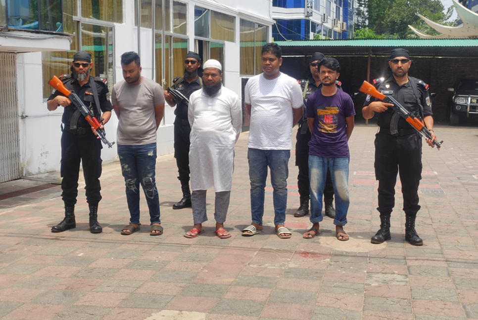 কক্সবাজারে ৭ লাখ ইয়াবাসহ ৪ মাদক কারবারি আটক