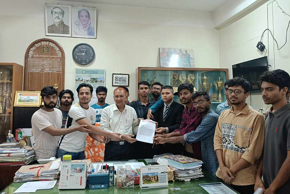 ৬ দফা দাবিতে ইবি ছাত্রলীগের স্মারকলিপি

