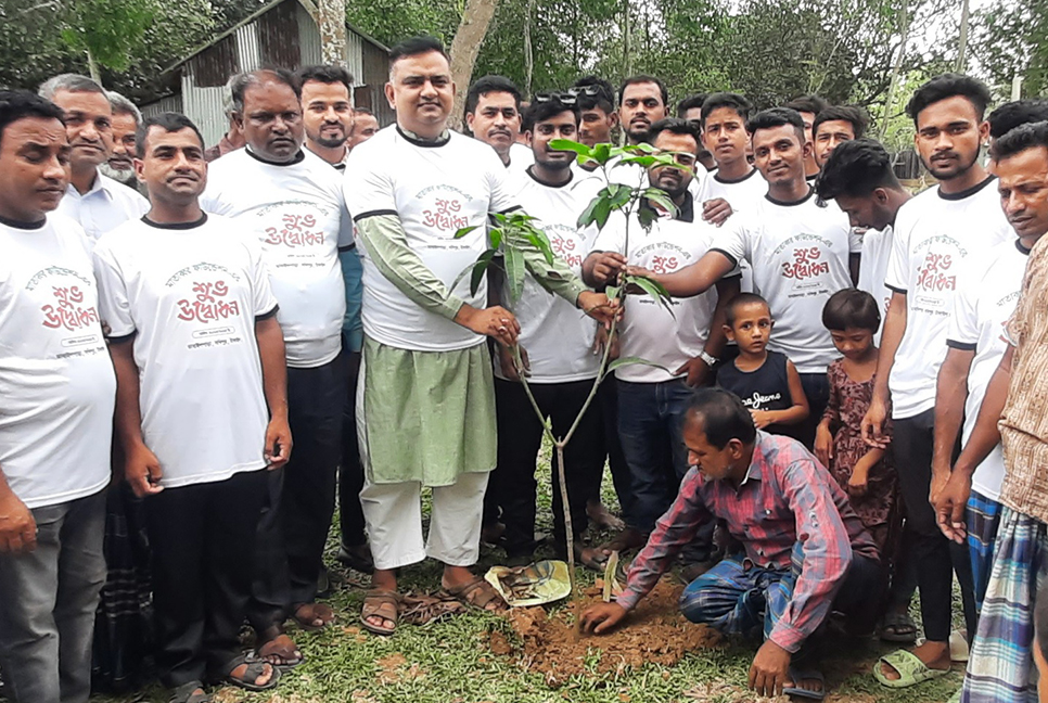 সখীপুরে পাঁচ শতাধিক বৃক্ষ বিতরণ 

