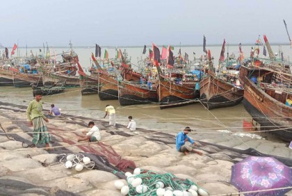 আজ থেকে সাগরে মাছ ধরা বন্ধ 