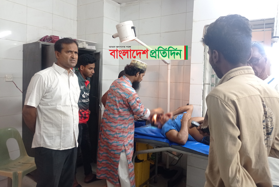 বা‌লিয়াকা‌ন্দি‌তে দুই চেয়ারম্যান প্রার্থীর তিন সমর্থক‌কে কু‌পি‌য়ে জখম

