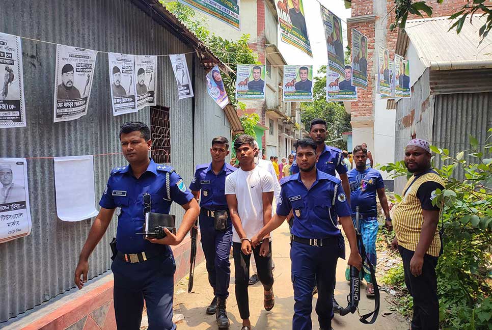 আওয়ামী লীগ নেতার পক্ষে জাল ভোট দিতে গিয়ে ধরা