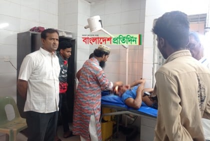 বা‌লিয়াকা‌ন্দি‌তে দুই চেয়ারম্যান প্রার্থীর তিন সমর্থক‌কে কু‌পি‌য়ে জখম

