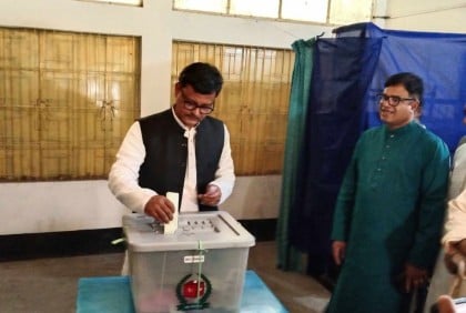 নিজ উপজেলায় ভোট দিলেন নৌপরিবহন প্রতিমন্ত্রী