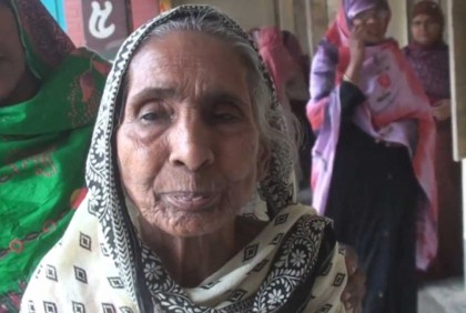 শিবগঞ্জে ৮২ বছর বয়সে ভোট দিলেন জহিরুন