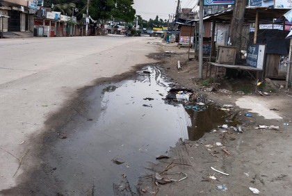 ফুলপুরে মহাসড়কে জমে আছে পানি
