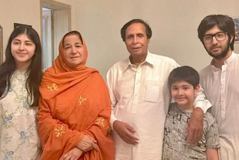 কারাগার থেকে মুক্তি পেলেন পিটিআই নেতা পারভেজ এলাহি
