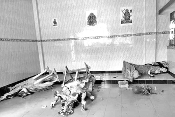 প্রতিমা ভাঙচুরের অভিযোগ