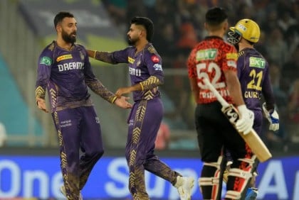 হায়দরাবাদকে হেলায় হারিয়ে আইপিএলের ফাইনালে কলকাতা