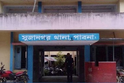 সুজানগরে নিয়ন্ত্রণহীন লরির চাপায় ২ যুবক নিহত