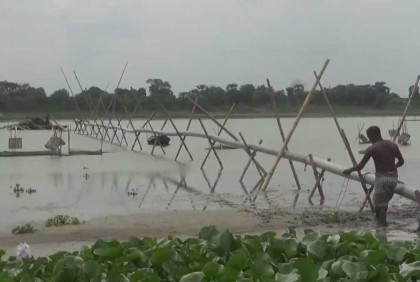 চাপাদহ বিলে অবৈধ ড্রেজারেই কৃষকের সর্বনাশ
