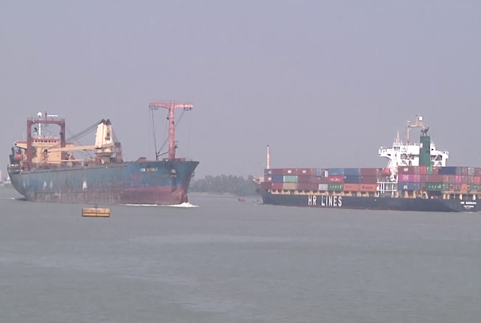 ঘূর্ণিঝড় ‘রেমাল’ মোকাবেলায় চট্টগ্রামে প্রস্তুতি