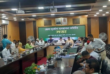 ঘূর্ণিঝড় মোকাবেলায় পটুয়াখালীতে দুর্যোগ ব্যবস্থাপনা কমিটির সভা