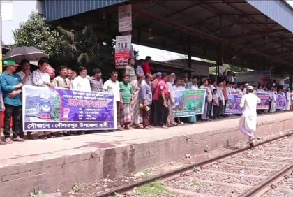 কুষ্টিয়ার ভেড়ামারায় ঢাকাগামী ট্রেন বহাল রাখার দাবি