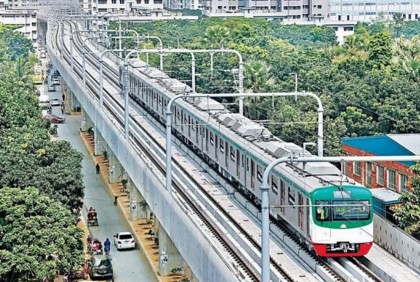 সন্ধ্যার পর হঠাৎ মেট্রোরেল চলাচল বন্ধ 

