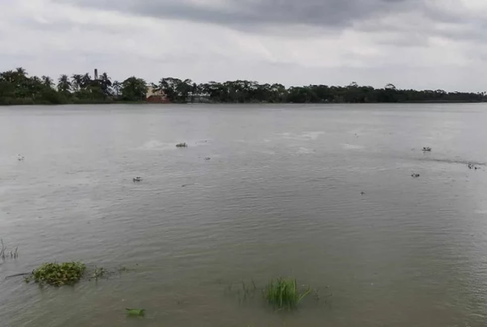 উৎকণ্ঠায় পিরোজপুরের নদীপাড়ের মানুষ

