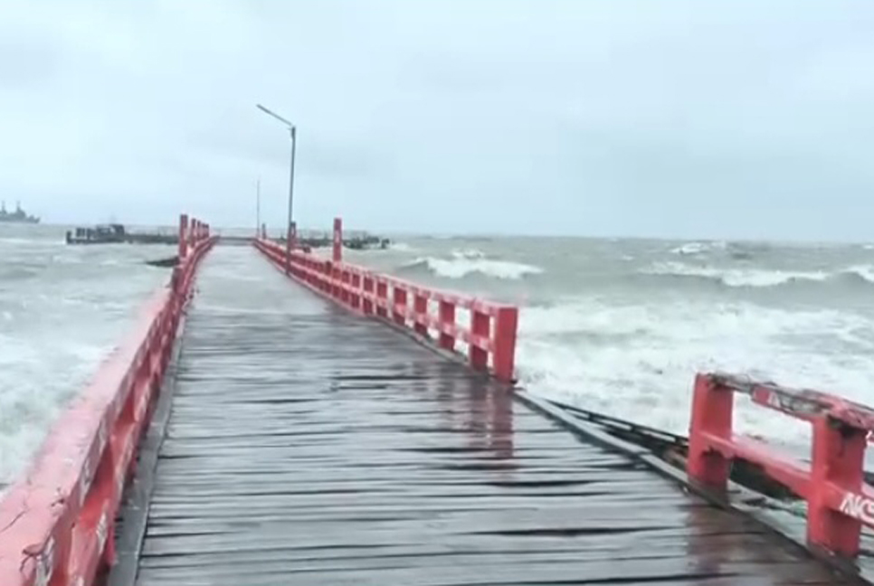 সেন্টমার্টিনে বেড়েছে বৃষ্টি-বাতাস ও সাগরের পানির উচ্চতা

