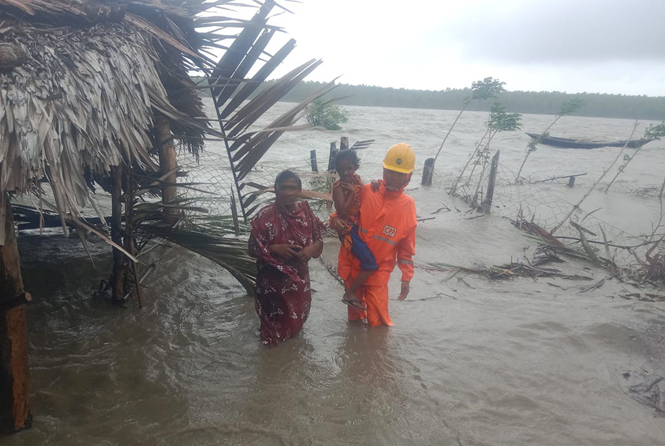 ঘূর্ণিঝড় রেমাল: বিদ্যুৎ বিচ্ছিন্ন ২৫ লাখ গ্রাহক 

