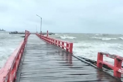 সেন্টমার্টিনে বেড়েছে বৃষ্টি-বাতাস ও সাগরের পানির উচ্চতা

