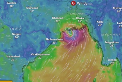 উপকূলে আঘাত হানছে রেমালের অগ্রভাগ