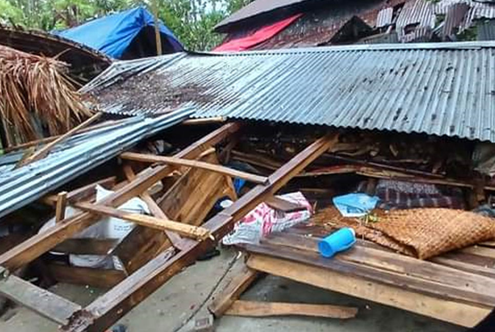 ভোলায় ঝড়ে ঘরচাপায় নারীর মৃত্যু, বাঁধ ধসে ৩০ গ্রাম প্লাবিত