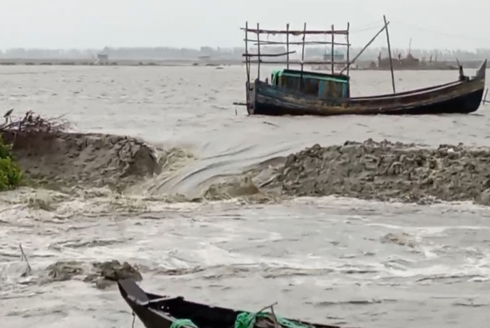 ঘূর্ণিঝড় রিমাল : ফেনীতে প্রায় ৪ লাখ গ্রাহক বিদ্যুৎ বিচ্ছিন্ন