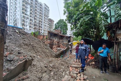 চট্টগ্রামে দেয়াল ধসে প্রাণ গেল যুবকের

