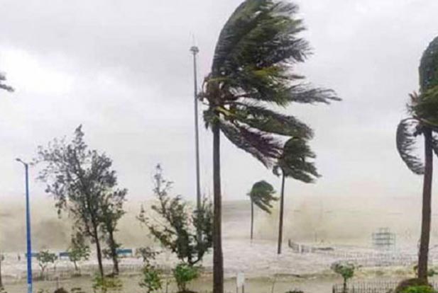 দুপুরের মধ্যে ঢাকাসহ ২০ অঞ্চলে ৮০ কিমি বেগে ঝড়ের আভাস