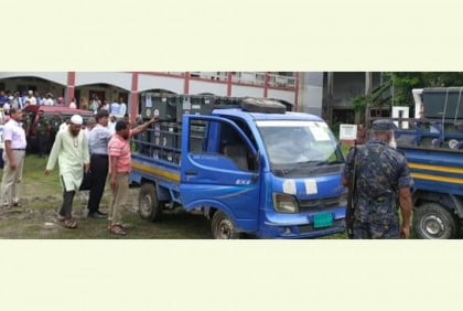 ভোট কেন্দ্রে পাঠানো হচ্ছে নির্বাচনি সরঞ্জাম
