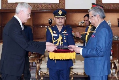 রাষ্ট্রপতির কাছে তিন দেশের রাষ্ট্রদূতদের পরিচয়পত্র পেশ