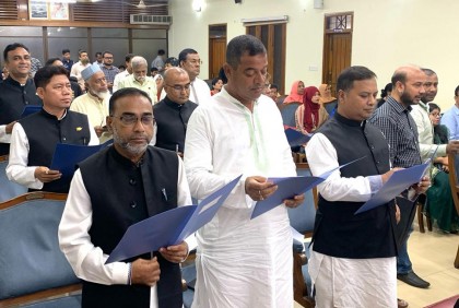 চট্টগ্রামে শপথ নিলেন প্রথম ধাপের নির্বাচিতরা

