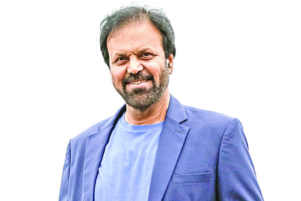 পলাশে মুগ্ধ তারিক আনাম